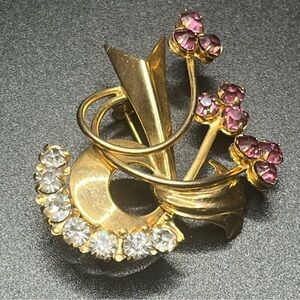 vintage gold-tone brooch with pink and clear stones in an elegant spray design.
